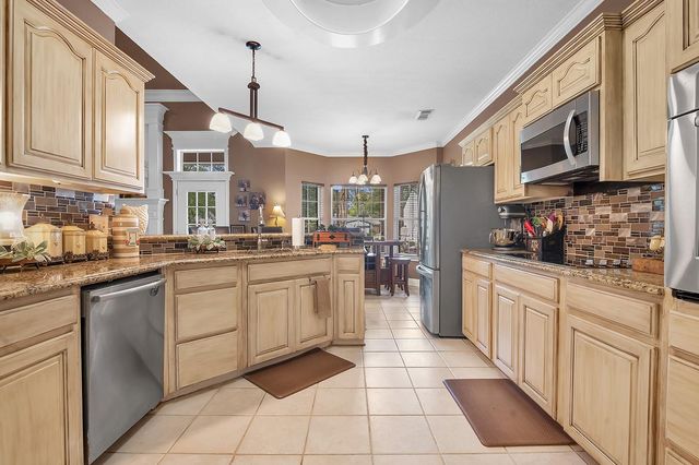 625 White Dove Dr, Lufkin, TX 75901