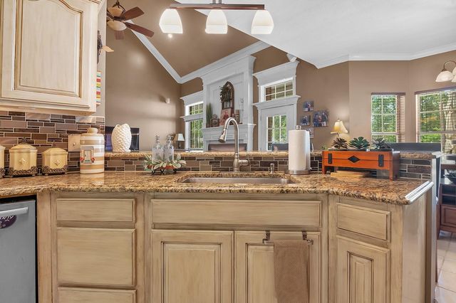 625 White Dove Dr, Lufkin, TX 75901