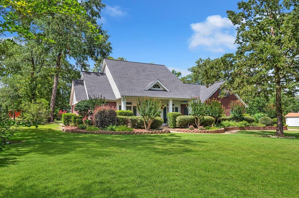625 White Dove Dr, Lufkin, TX 75901