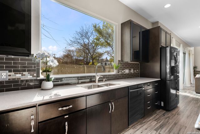 327 JACKSON ST, San Antonio, TX 78212