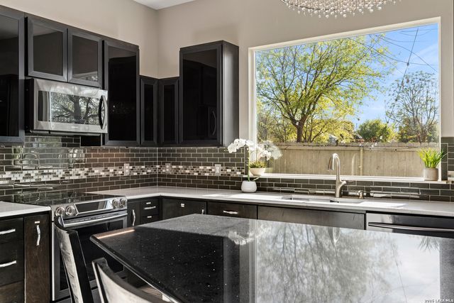 327 JACKSON ST, San Antonio, TX 78212
