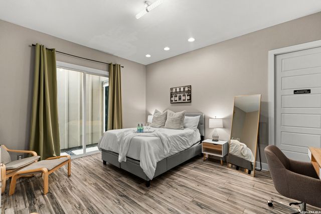 327 JACKSON ST, San Antonio, TX 78212