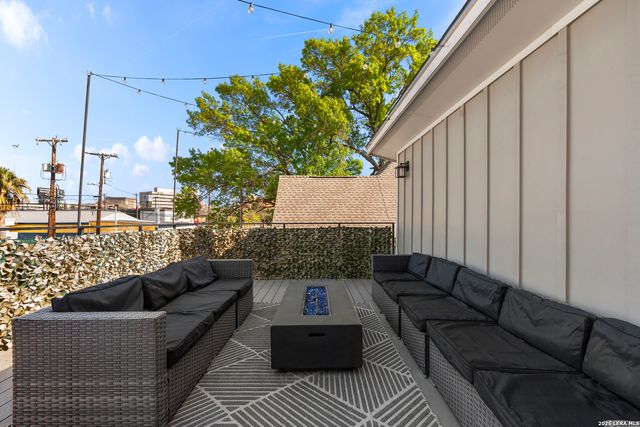 327 JACKSON ST, San Antonio, TX 78212