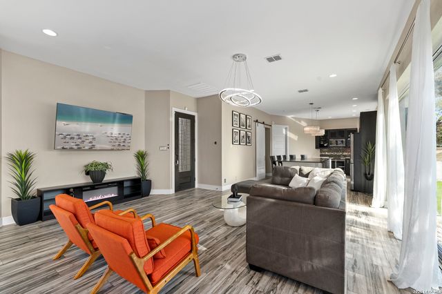 327 JACKSON ST, San Antonio, TX 78212
