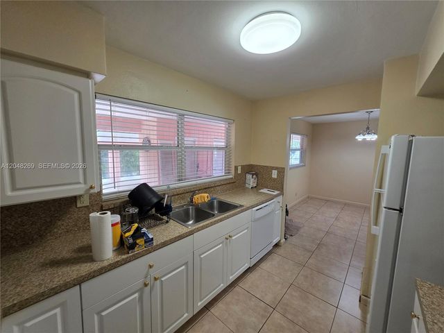 6130 Funston St N, Hollywood, FL 33023