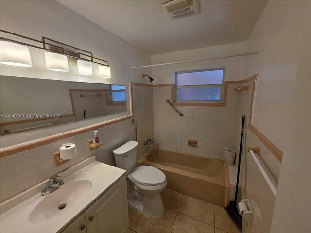 6130 Funston St N, Hollywood, FL 33023