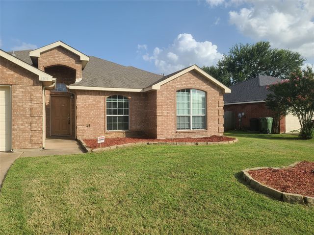1101 Hidden Glade Drive, Mansfield, TX 76063