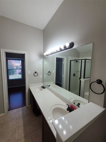 1101 Hidden Glade Drive, Mansfield, TX 76063
