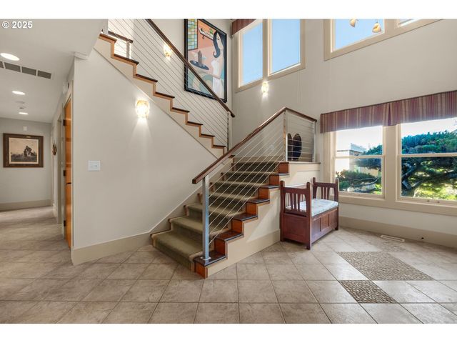 1880 PACIFIC St, Cannon Beach, OR 97110