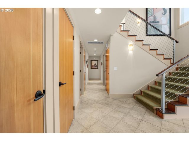 1880 PACIFIC St, Cannon Beach, OR 97110