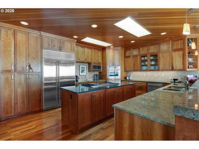 1880 PACIFIC St, Cannon Beach, OR 97110