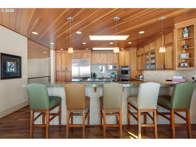 1880 PACIFIC St, Cannon Beach, OR 97110