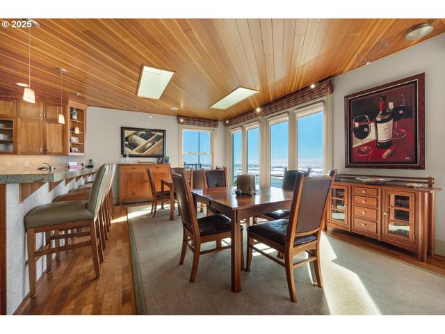 1880 PACIFIC St, Cannon Beach, OR 97110