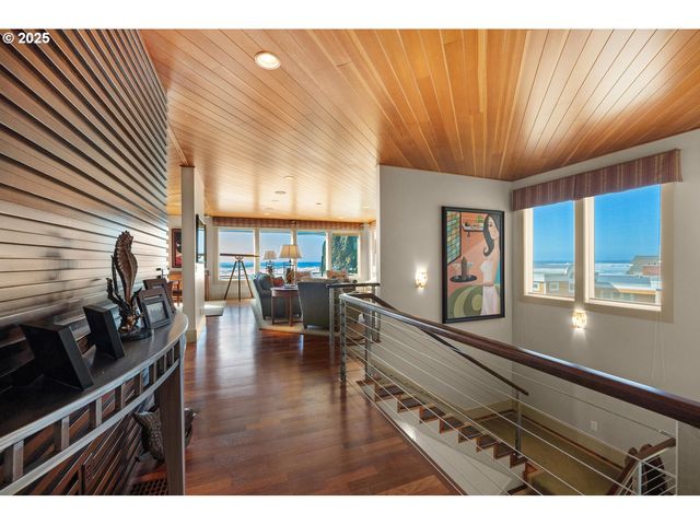 1880 PACIFIC St, Cannon Beach, OR 97110