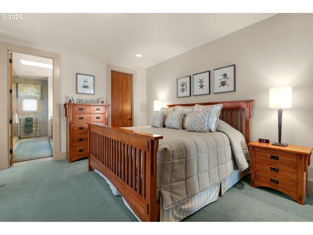 1880 PACIFIC St, Cannon Beach, OR 97110