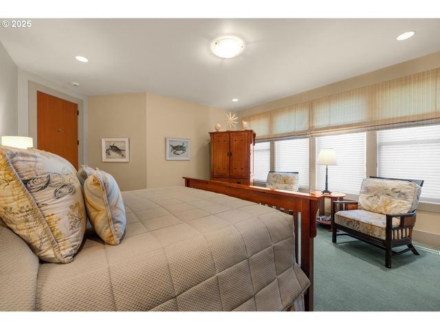 1880 PACIFIC St, Cannon Beach, OR 97110