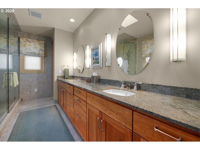 1880 PACIFIC St, Cannon Beach, OR 97110