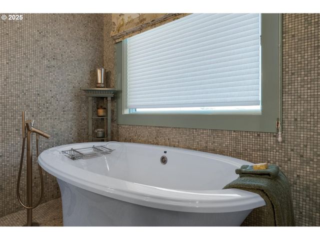 1880 PACIFIC St, Cannon Beach, OR 97110