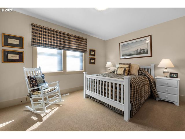 1880 PACIFIC St, Cannon Beach, OR 97110