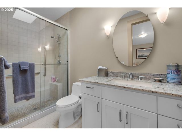 1880 PACIFIC St, Cannon Beach, OR 97110