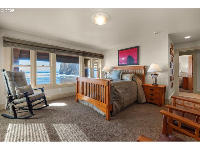 1880 PACIFIC St, Cannon Beach, OR 97110