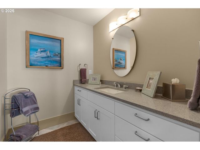 1880 PACIFIC St, Cannon Beach, OR 97110