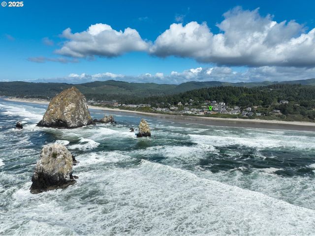 1880 PACIFIC St, Cannon Beach, OR 97110