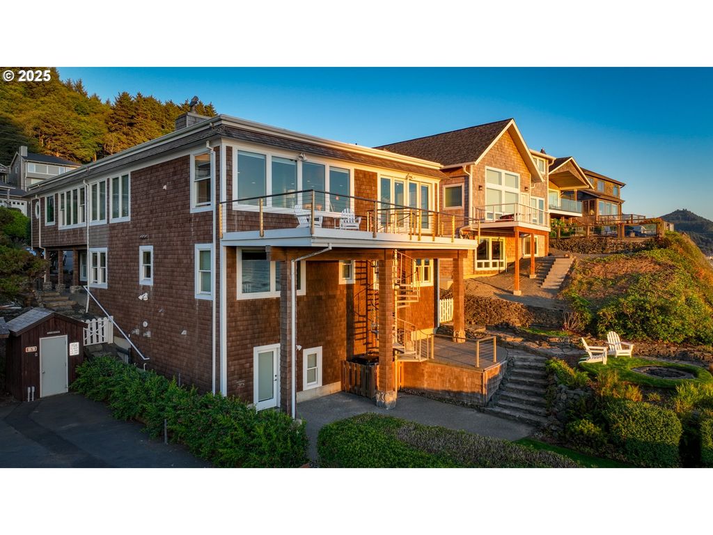 1880 PACIFIC St, Cannon Beach, OR 97110