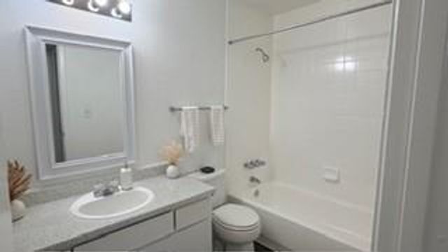 2101 Mustang Road, Alvin, TX 77511