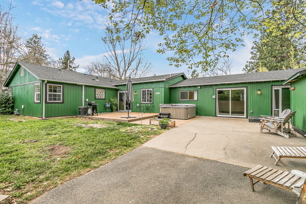 2999 Diane Street, Ashland, OR 97520