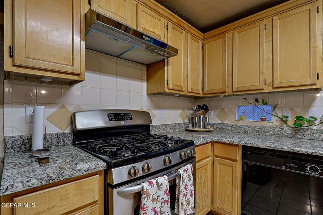 405 Santorini Court, Socorro, TX 79927