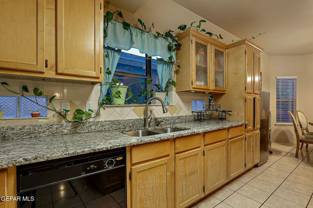 405 Santorini Court, Socorro, TX 79927