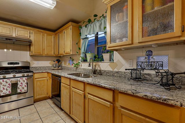 405 Santorini Court, Socorro, TX 79927