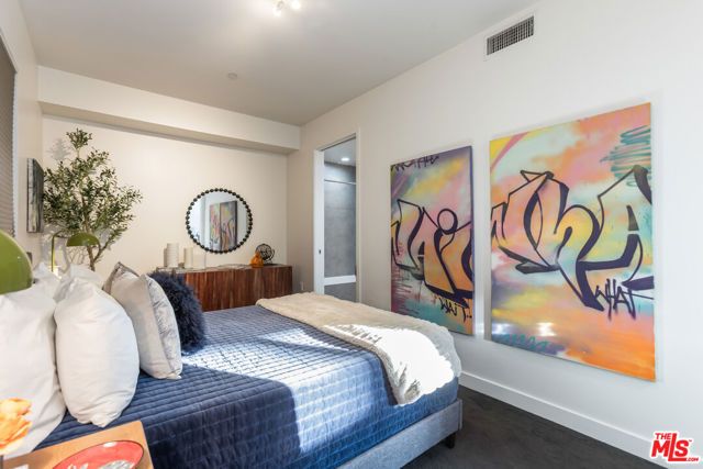 6001 Carlton Way 201, Los Angeles, CA 90028