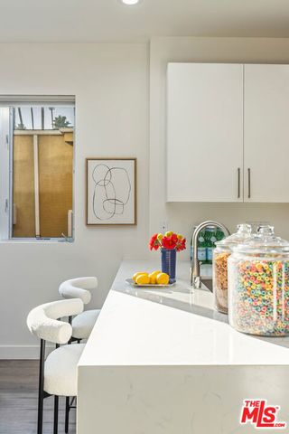 6001 Carlton Way 201, Los Angeles, CA 90028