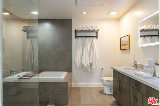 6001 Carlton Way 201, Los Angeles, CA 90028