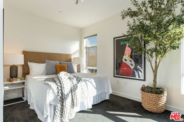 6001 Carlton Way 201, Los Angeles, CA 90028