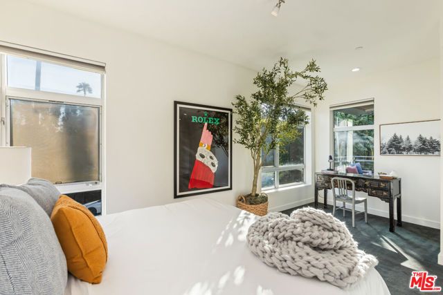 6001 Carlton Way 201, Los Angeles, CA 90028