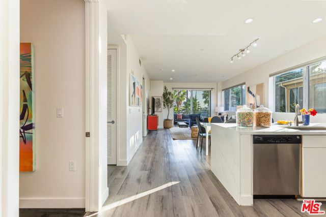 6001 Carlton Way 201, Los Angeles, CA 90028