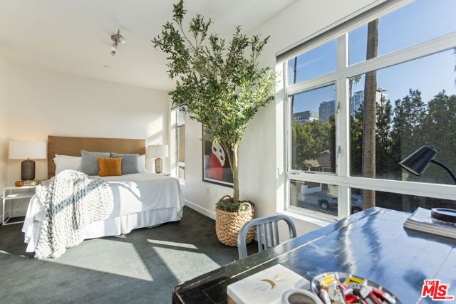 6001 Carlton Way 201, Los Angeles, CA 90028