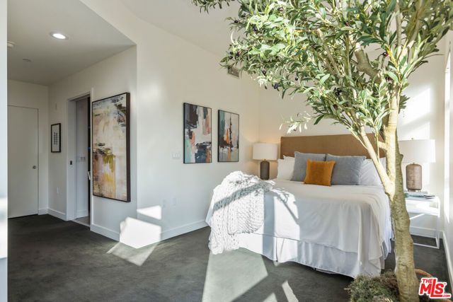 6001 Carlton Way 201, Los Angeles, CA 90028