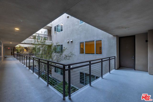 6001 Carlton Way 201, Los Angeles, CA 90028