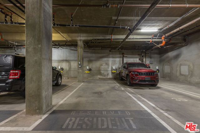 6001 Carlton Way 201, Los Angeles, CA 90028