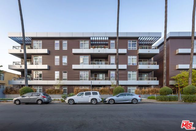 6001 Carlton Way 201, Los Angeles, CA 90028