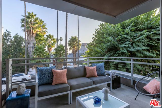 6001 Carlton Way 201, Los Angeles, CA 90028