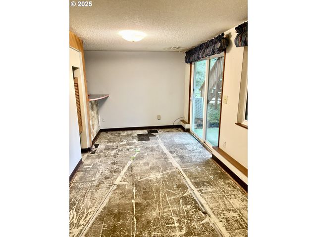 815 Nw BATTAGLIA Ave, Gresham, OR 97030