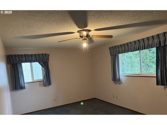 815 Nw BATTAGLIA Ave, Gresham, OR 97030