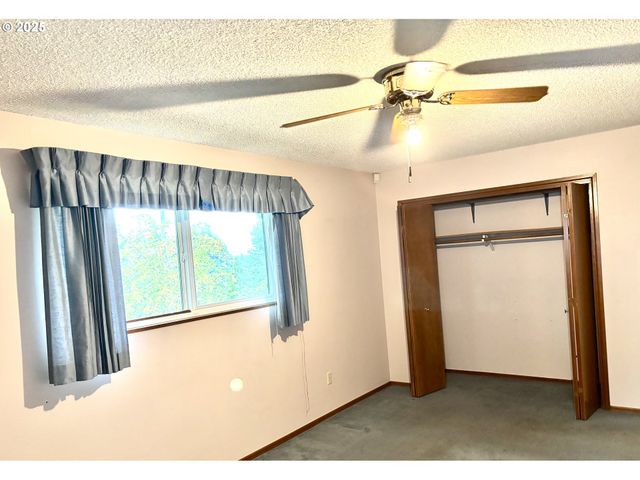 815 Nw BATTAGLIA Ave, Gresham, OR 97030