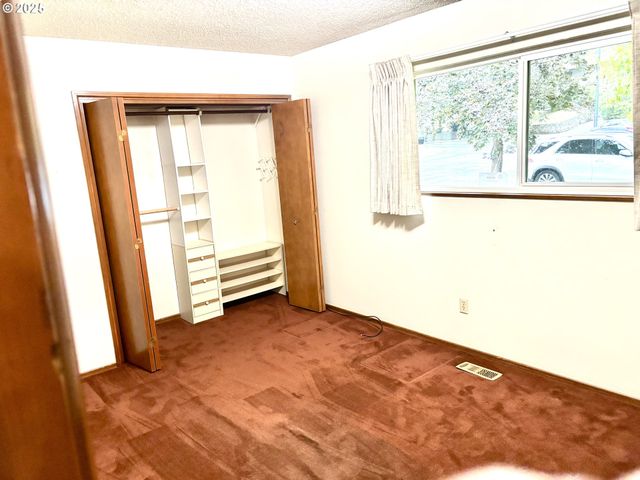 815 Nw BATTAGLIA Ave, Gresham, OR 97030