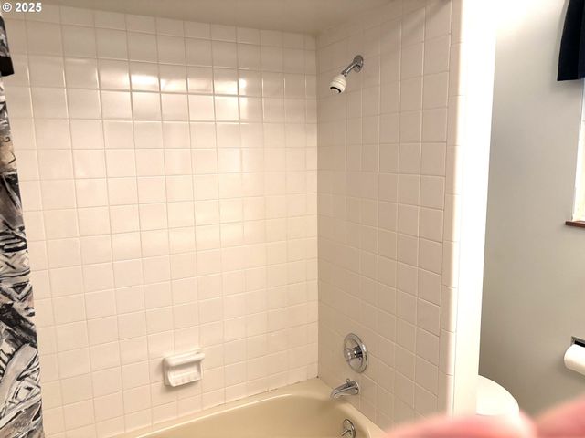 815 Nw BATTAGLIA Ave, Gresham, OR 97030